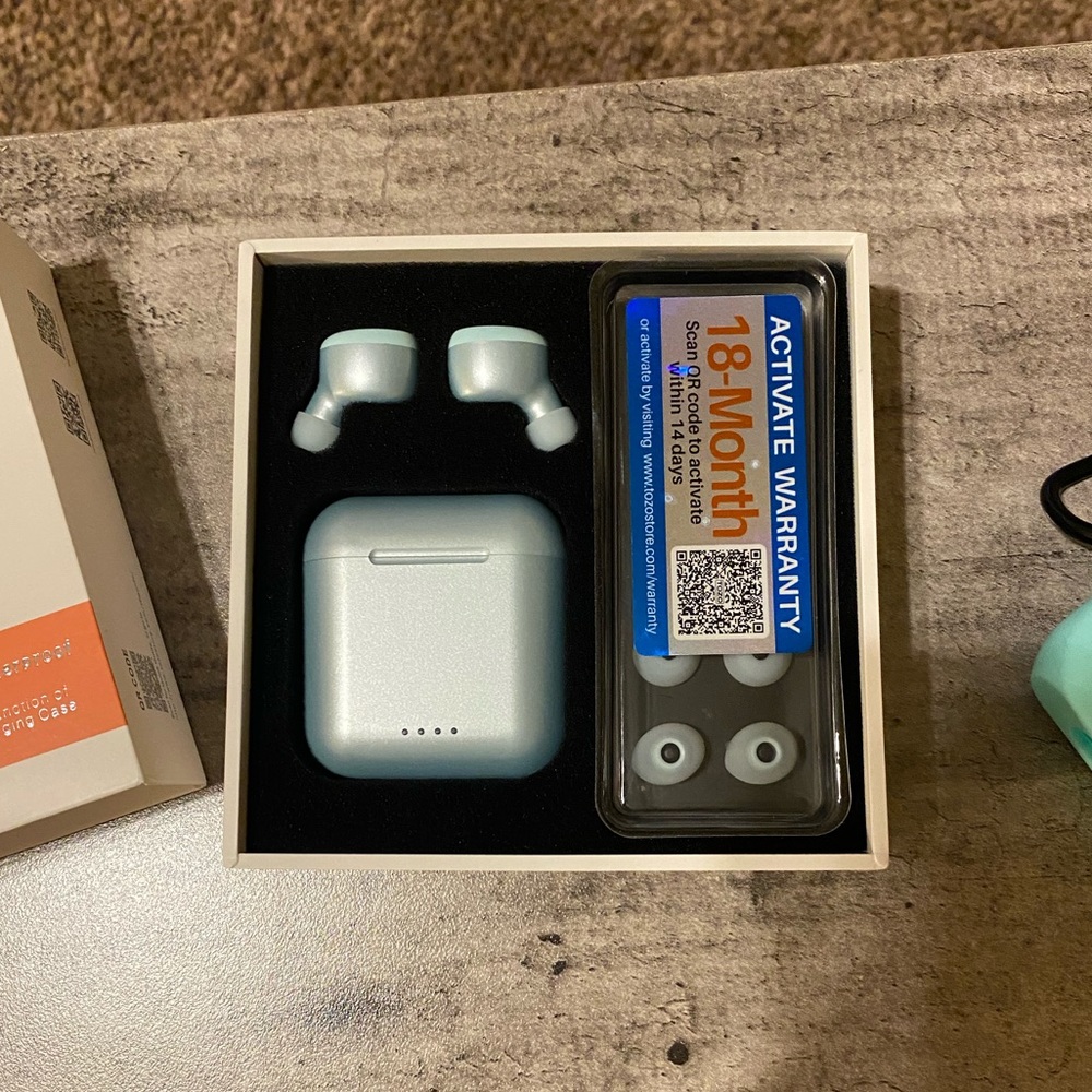 Wireless earbuds - Picture 2 of 3